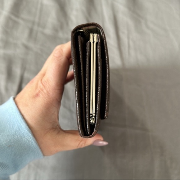 Authentic Burberry Long Wallet with Kisslock. Overall very nice and clean. - Picture 6 of 9